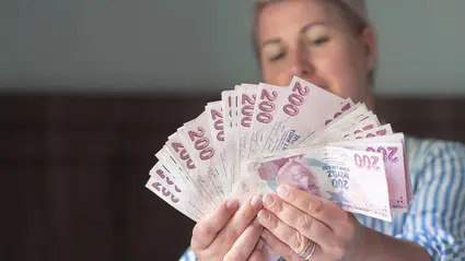 AK Parti Kaynakları En Düşük Emekli Maaşı İçin Rakam Verdi
