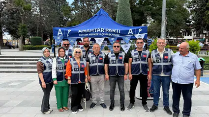 Anahtar Parti’den Aşure İkramı