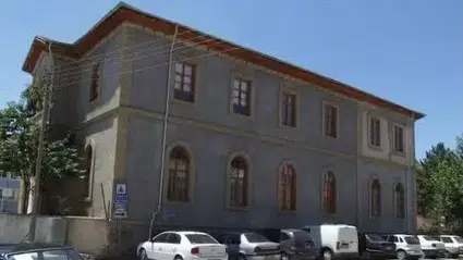 Tarihi Okul Kütüphane Olmak İçin Gün Sayıyor