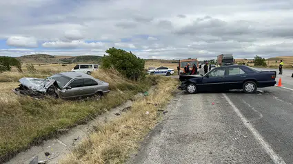 İki Otomobil Çarpıştı, Can Pazarı Yaşandı