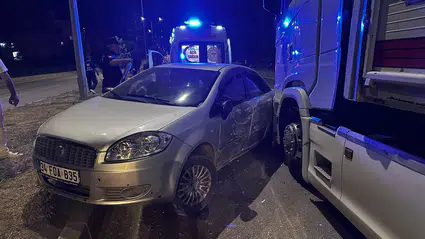 Tırla Otomobil Çarpıştı