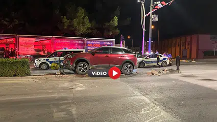 Otomobil Sinyalizasyon Direğine Daldı: 1 Yaralı