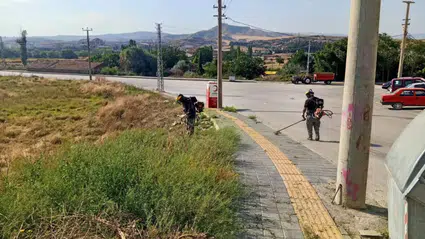 Akçakent Mahallesi'nde Çevre Temizliği Mesaisi
