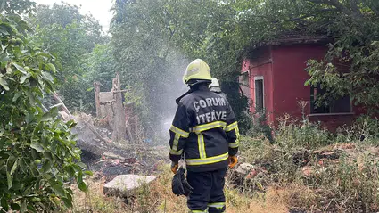 Yangın, Evlere Sıçramadan Söndürüldü