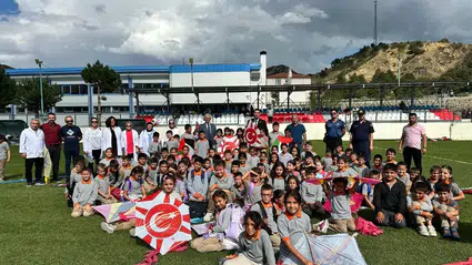 Filistinli Çocuklar İçin Göğe Bıraktılar
