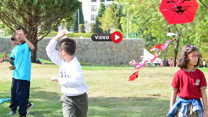 Kardeşleri İçin Yüzlerce Balonu Göğe Bıraktılar