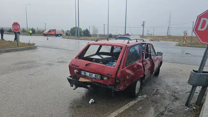 İki Otomobil Çarpıştı: 4 Yaralı