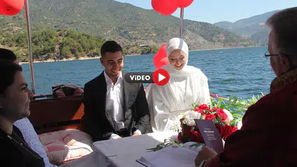 Genç Çiftin Nikahı Teknede Kıyıldı