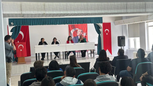 Sağlık Profesyonelleri Öğrencilerle Buluştu