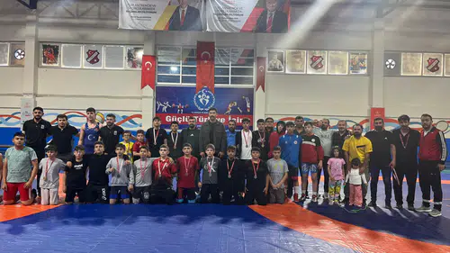 Geleceğin Pehlivanları Mindere Çıktı
