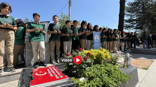 Şehit Öğretmen Kabri Başında Anıldı