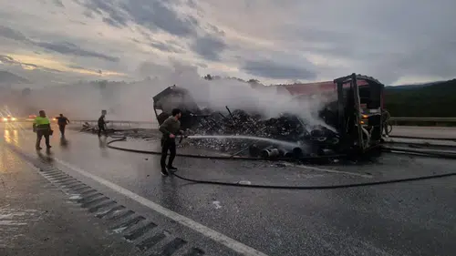 Seyir Halindeki TIR Alev Alev Yandı