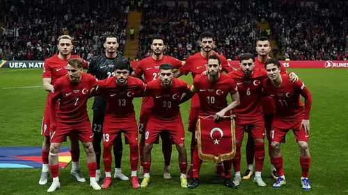 Tahtasız: 85 Milyonun Yüreği Sahada