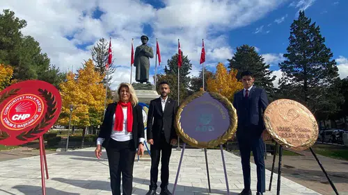 STK’lar Atatürk Anıtı’na Bıraktı