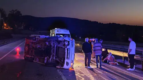 Otomobille Minibüs Çarpıştı: 9 Yaralı
