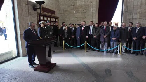 Ankara’nın Başkent oluşunun 102’nci yılında binlerce Keçiörenli Anıtkabir’i ziyaret  etti