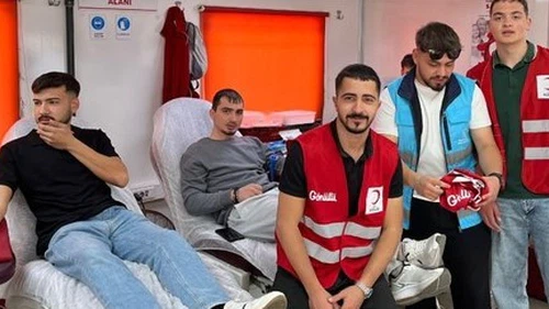 Aydın’da gönüllü öğrencilerden kan bağışı