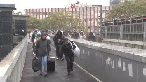 İstanbul’da beklenen yağmur başladı: Trafikte yoğunluk oluştu