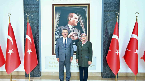 Valilik konutunu satıp okul yaptıran Vali Aksoy’u mahallenin muhtarı ziyaret etti