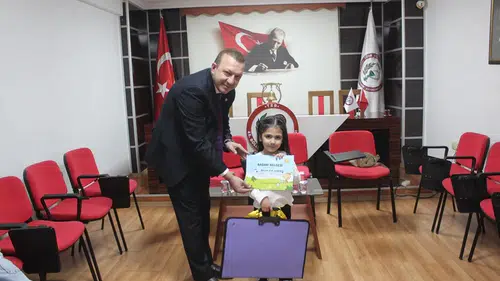 Minik Ressamlar Cumhuriyeti Çizdi