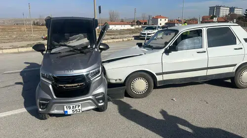 Otomobil ile Elektrikli Araç Çarpıştı