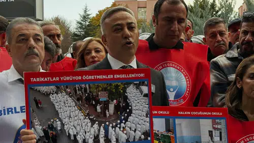 ‘Tarikatlar Cirit Atıyor, Öğretmenler Engelleniyor’