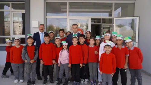 Minikler Fidanları Toprakla Buluşturdu