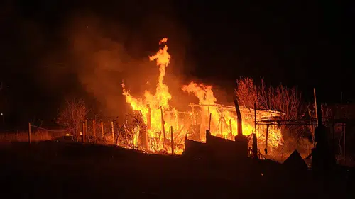 Yangın Çıktı, Bağ Evi Küle Döndü