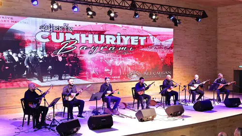 ‘Cumhuriyetin Sesi, Bağlamanın Teli İle Buluştu’