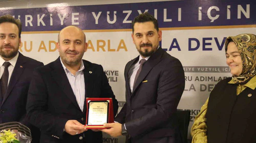 AK Parti Tepebaşı İlçe Başkanlığı görevini Serhat Tunç teslim aldı