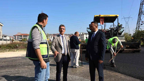 Erenler’de asfalt mesaisi tüm hızıyla sürüyor