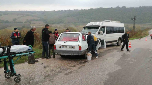 Gönen’de trafik kazasında sıkışan sürücü itfaiye ekiplerince kurtarıldı