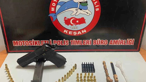 Polisin durdurduğu araçta uyuşturucu, tabanca ve mermi ele geçirildi