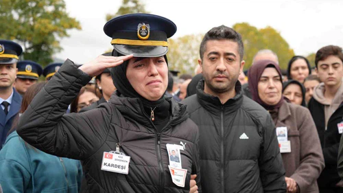Şehit ağabeye polis kardeşin yürek yakan vedası