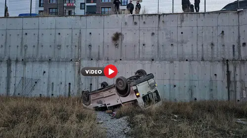 Otomobil Duvardan Uçtu: 1 Ağır Yaralı