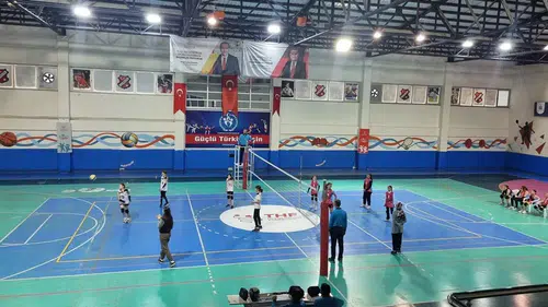 Okul Sporları Küçük Kızlar Voleybol Müsabakaları Devam Ediyor