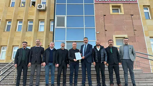 Türk Eğitim-Sen’in Yeni Yönetimi Mazbatasını Aldı