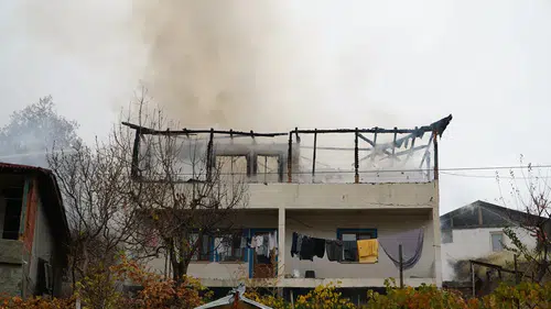 Yangın Çıkan Evin Üst Katı Küle Döndü