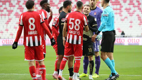 Kartlar Cepte Kaldı!