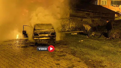 Yanan Otomobil Kullanılamaz Hale Geldi
