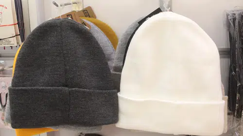 Kış Geldi, Bere ve Eldivenler Tezgahlardaki Yerini Aldı