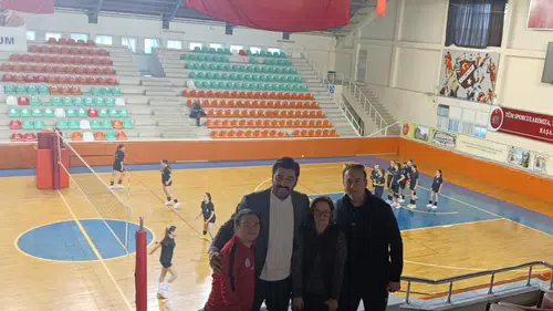 Yıldız Kızlar Voleybol Maçına Anlamlı Ziyaret