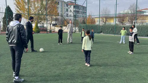 İstiklal İlkokulundaki Antrenmanlara Moral Ziyareti
