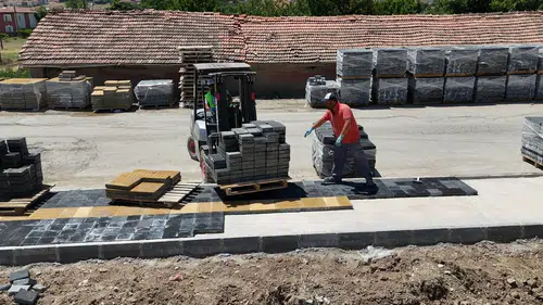 TOKİ Bölgesinde Yol Yenileme Çalışmaları Sürüyor