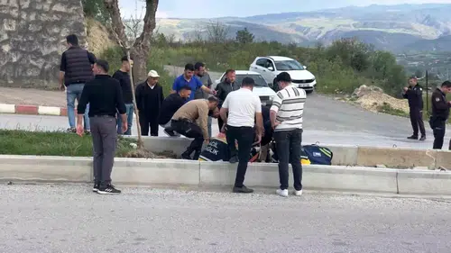 Tosya'da devrilen motosikletten düşen sürücü yaralandı