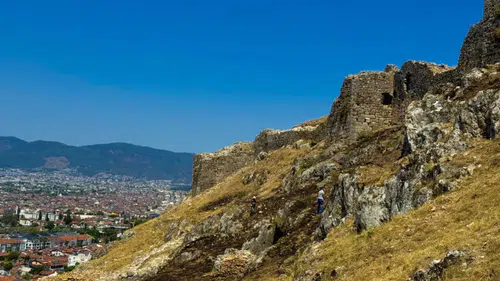 Fethiye Kalesi kazı alanındaki otluk alanda çıkan yangın söndürüldü