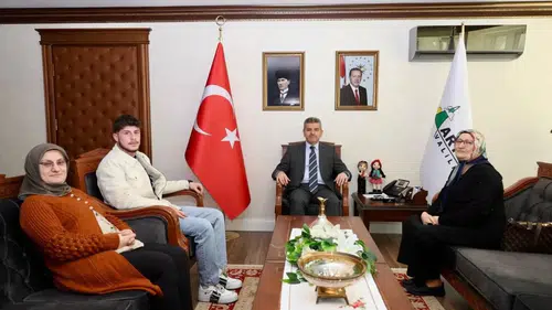Artvin Valisi Ergün şehit ailesi ile bir araya geldi
