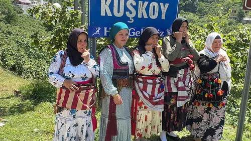 Giresun'da 2 İspanyol ıslık dili mirası taşıyıcısı ıslık dili kullanan Kuşköy halkıyla bir araya geldi