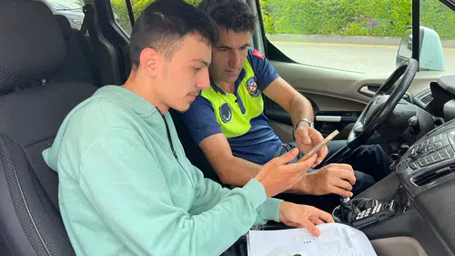 Gençler Aradı, Zabıta Yetişti