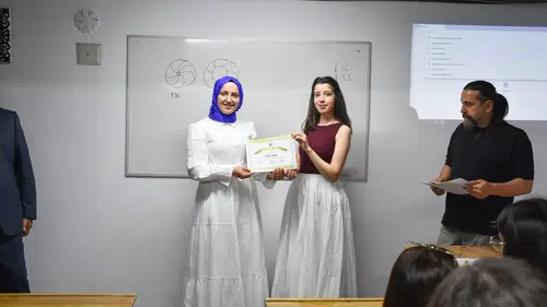 Fotoğrafçılık Kursunun İlk Mezunları Belgelerini Aldı